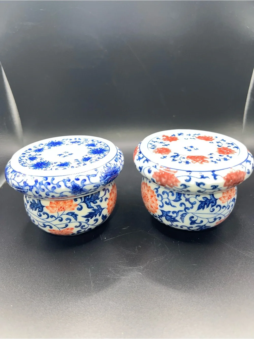 Set of 2 Chinese  porcelain tea container with lids